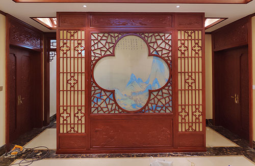 新疆会所室内装修中式仿古实木屏风隔断展示